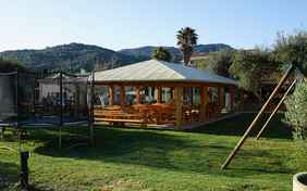 ... mit schattigen Aussensitzplätzen.